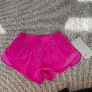 lululemon Hotty Hot LR Short 2.5” lined pow pink